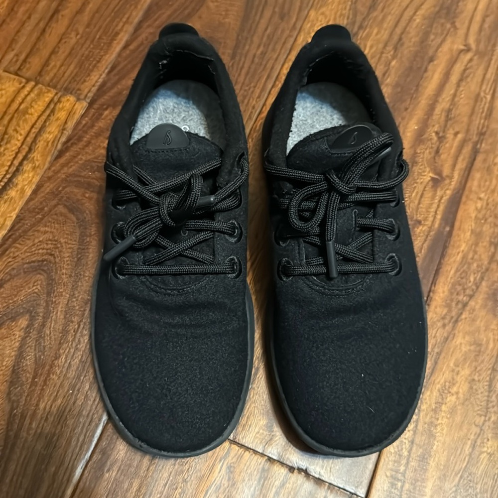 Women’s all birds size 8 wool sneakers